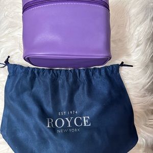 #74 NWOT-ROYCE New York Travel Leather Cosmetics Bag with Gold Zipper w/duster